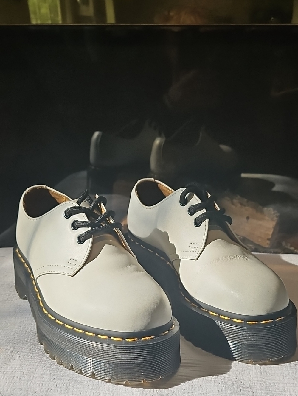Dr. Martens White Platforms Unisex Womens Size 6, Mens Size 5